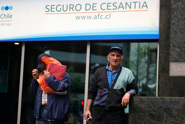 Desempleo de 6,7%: Bajó 0,1 respecto a trimestre anterior, pero subió 0,3 anual