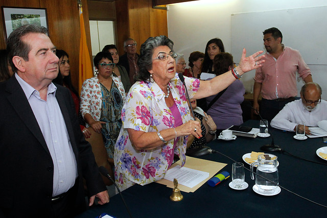 Consejo municipal de Viña de Mar culminó con desalojo por polémica del déficit