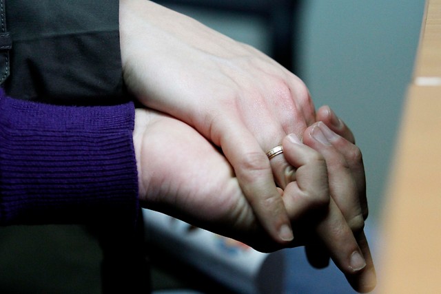 Madres lesbianas demandan al Estado acusando lesbofobia