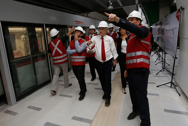 LLegar a 300 km de Metro: la meta que solicitó Piñera a Louis de Grange