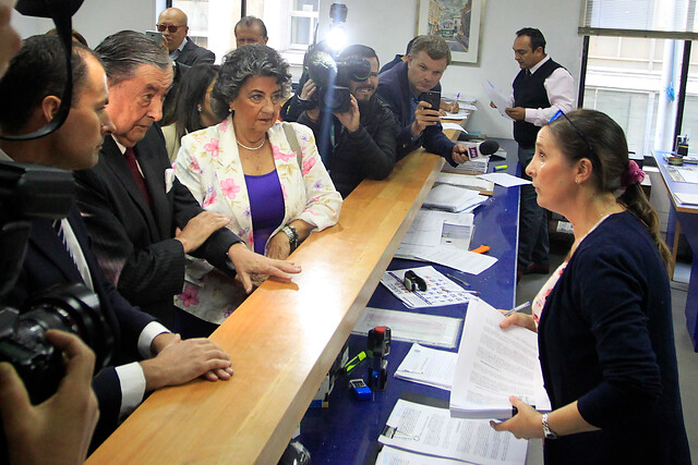 Reginato entrega 27 archivadores para su defensa y dice que no la derribarán