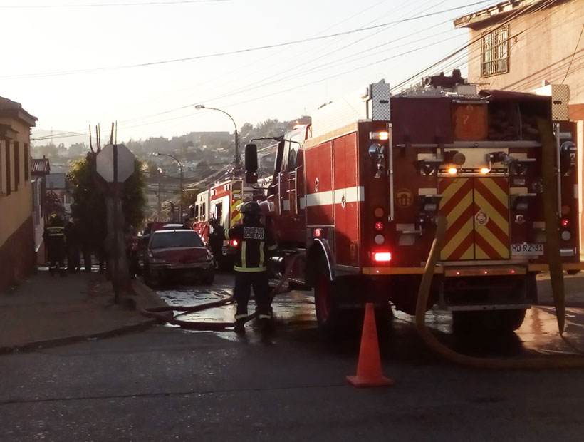 Dos viviendas fueron afectadas por un incendio en el sector de Recreo en Viña del Mar
