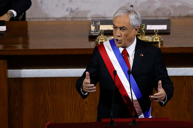 Piñera anunció disminución de parlamentarios y tren rápido a Valpo y San Antonio