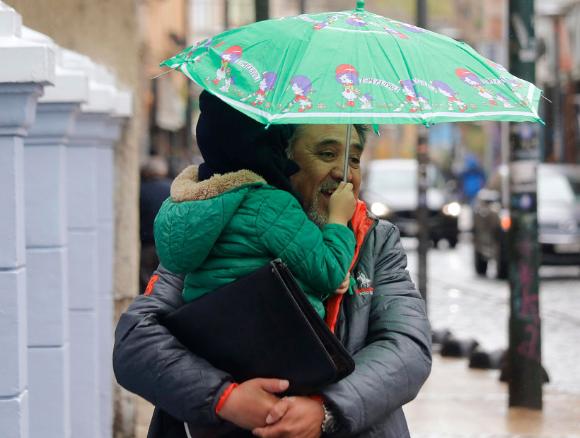 Proponen adelantar las vacaciones de invierno por alza en enfermedades respiratorias