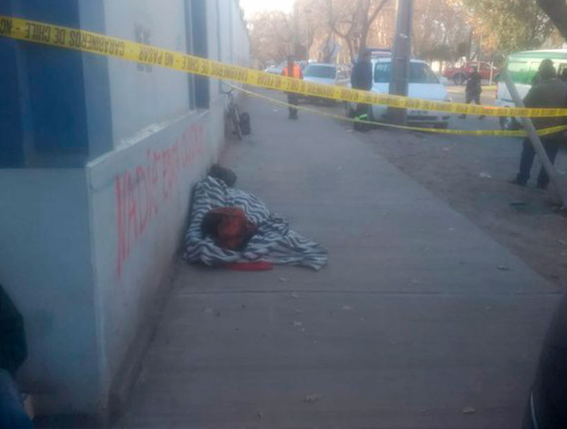 Los Andes: mujer en situación de calle muere en frente a la oficina de la Seremi de Salud