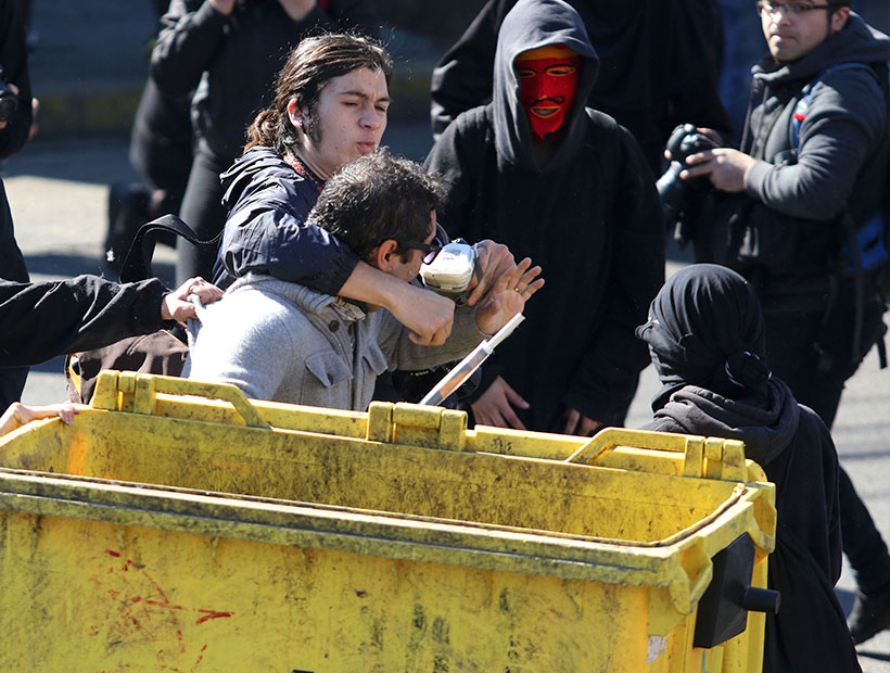 Marcha en Valparaíso: Profesor fue agredido