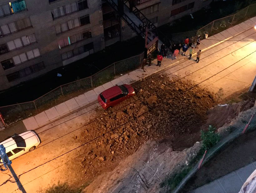 Sector de Hanga Roa en Rodelillo se vio a afectado por un deslizamiento de tierra