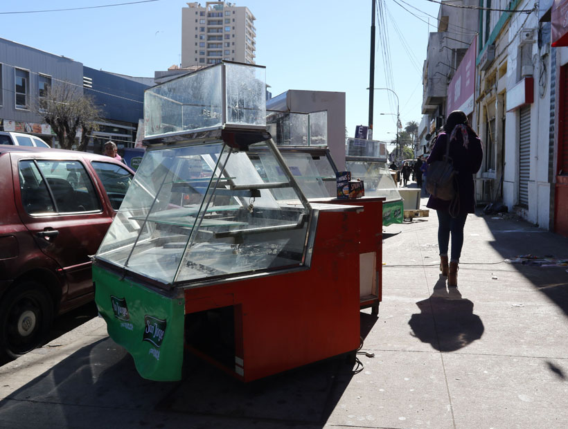 Valparaíso: Desalojaron rotisería en donde gente se “peleó” junto a residuos de ratón