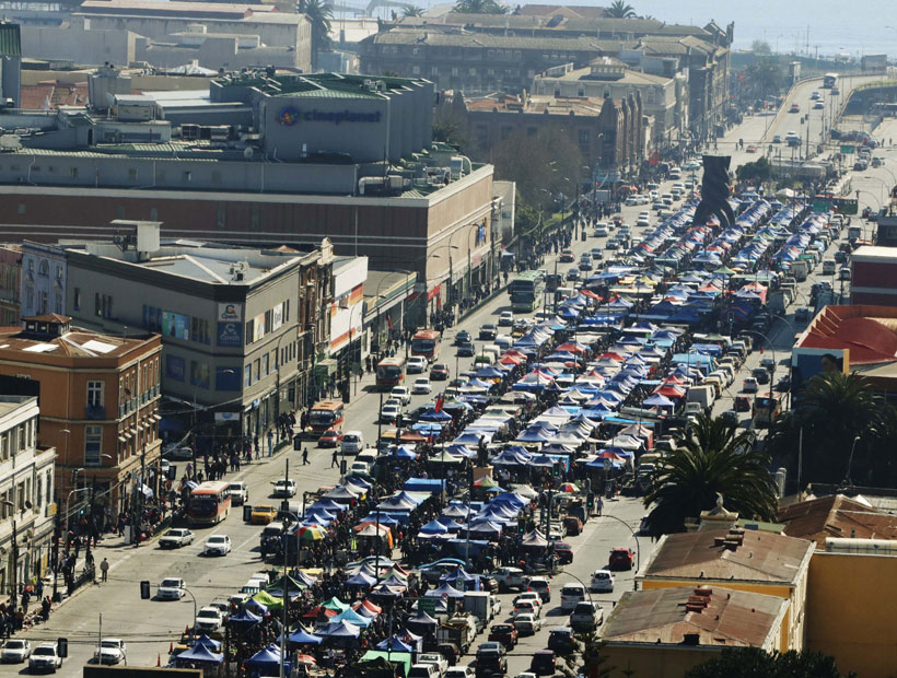 Desempleo en la región afecta a la ‘Feria de las Pulgas’ en Valparaíso