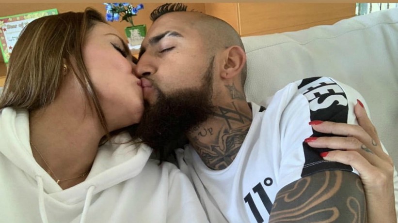 Vidal y su foto romántica con su novia