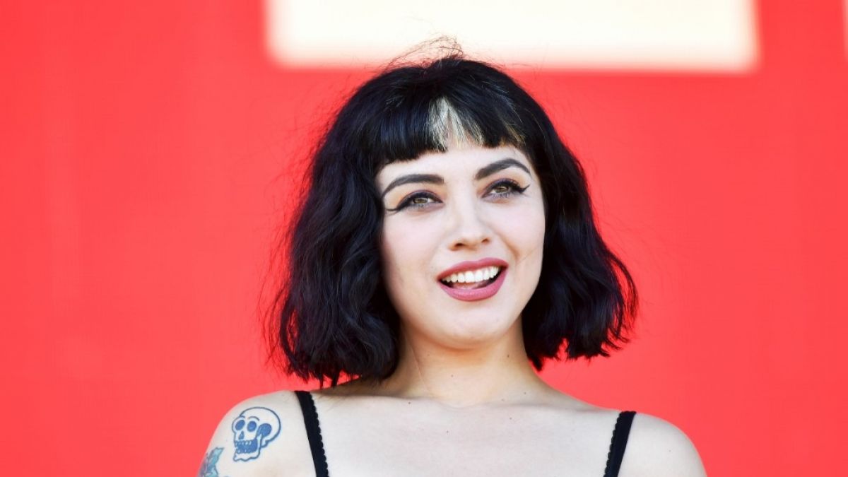 En su cuenta de Instagram Mon Laferte publicó que busca novia