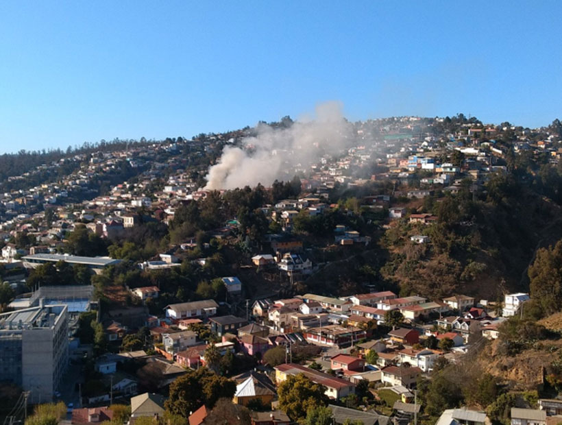 Viña del Mar: Incendio consumió una  vivienda en Chorrillos