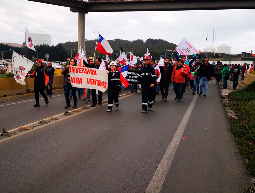 Trabajadores protestan por el inminente cierre de Codelco en Quintero