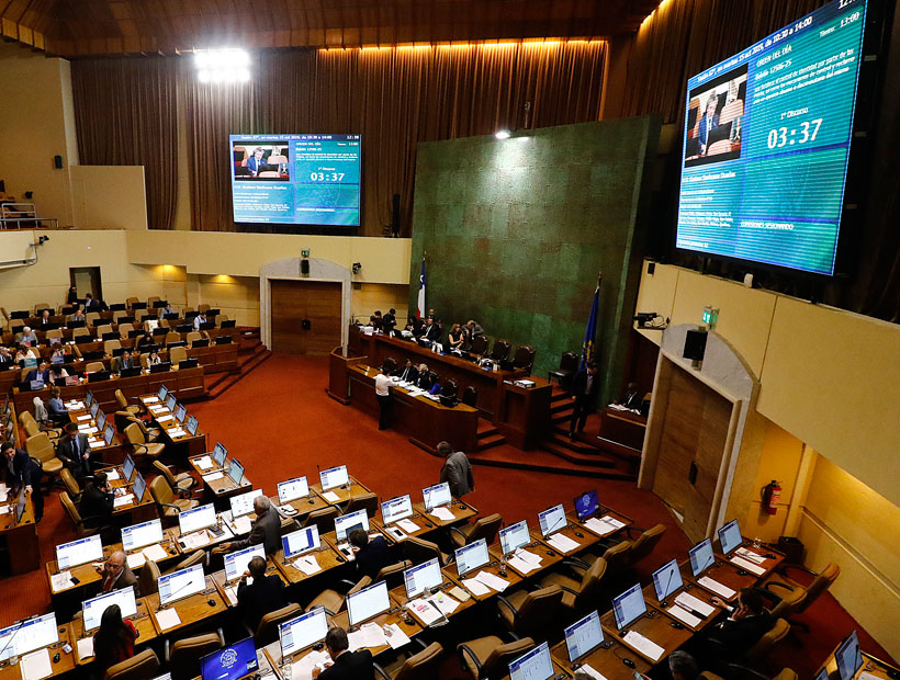 Evaluaran acusación constitucional contra Andrés Chadwick