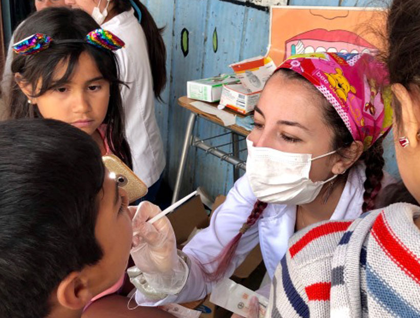 Valparaíso: Niños damnificados en incendio recibieron atención dental