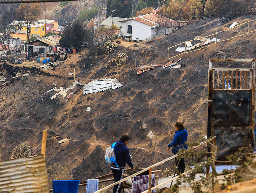 Valparaíso: Denunciaron a tres damnificados falsos en incendio de cerro San Roque