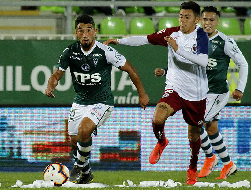 Santiago Wanderers espera el momento de firmar con Adrián Cuadra