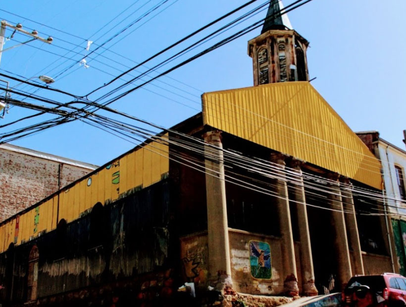 Valparaíso: Comienzan restauraciones a fachada de Capilla Santa Ana