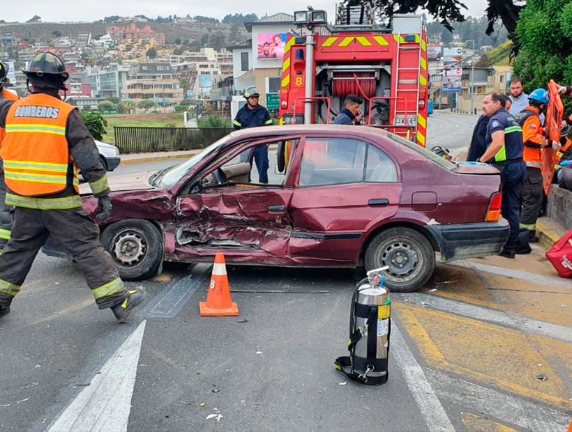 Accidente de tránsito en Reñaca dejó a cuatro lesionados