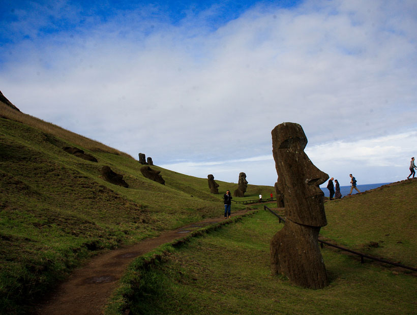 En Rapa Nui 700 turistas se encuentran esperando para volver al continente