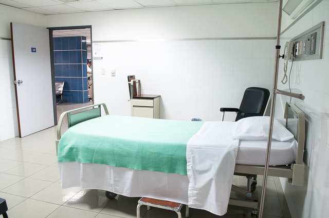 Ministerio de Salud instruyó a clínicas duplicar su capacidad de camas críticas
