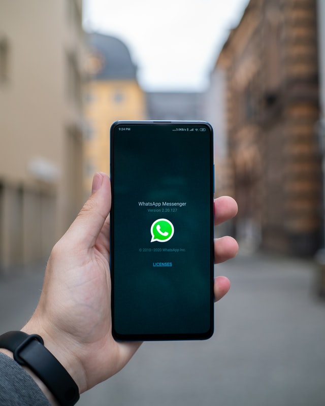 WhatsApp: Escuchar y responder mensajes ahora es posible sin tocar el celular
