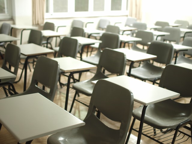 Alumnos no deben asistir a clases presenciales en comunas en cuarentena según informó el Mineduc