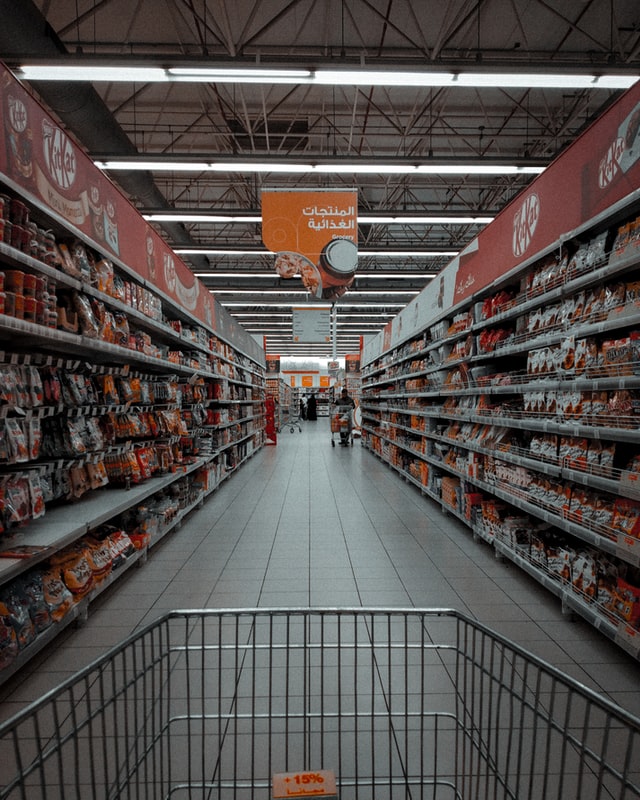 Sernac demandará a 2 cadenas de supermercados por colusión de pollos para que compensen a clientes