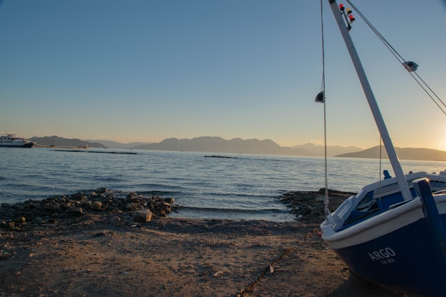 Pescadores de excaleta Sudamericana se movilizan en alta mar: piden retorno a puerto de Valparaíso