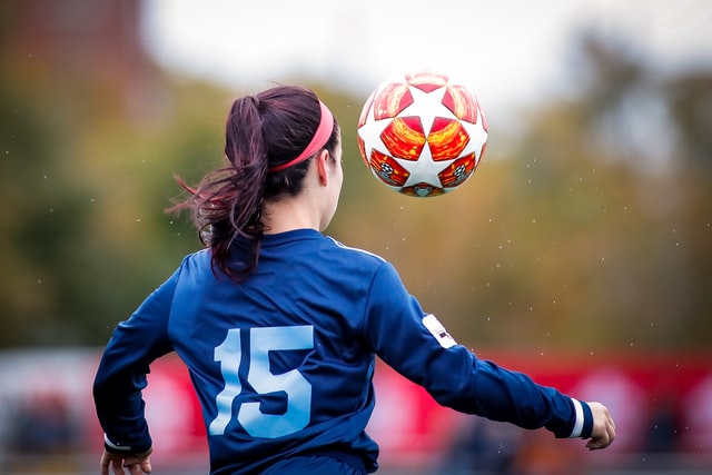 Fútbol femenino: proyecto que obliga a clubes a ofrecer contrato a jugadoras se votará este martes