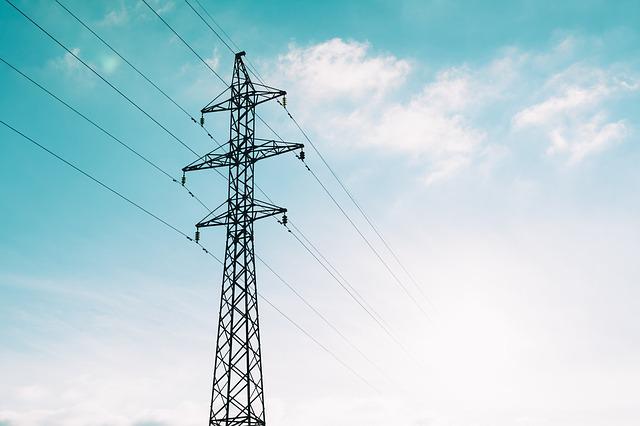 Precio de electricidad subiría hasta 45%: Gobierno presentaría un proyecto para evitar esa alza