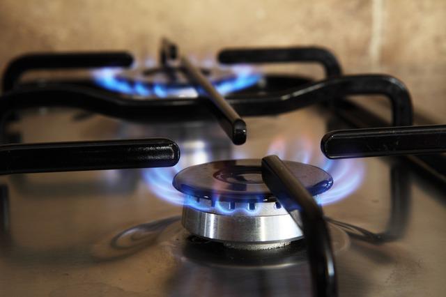 Gobierno presentaría en julio ley para regular mercado del gas natural tras escándalo de Metrogas