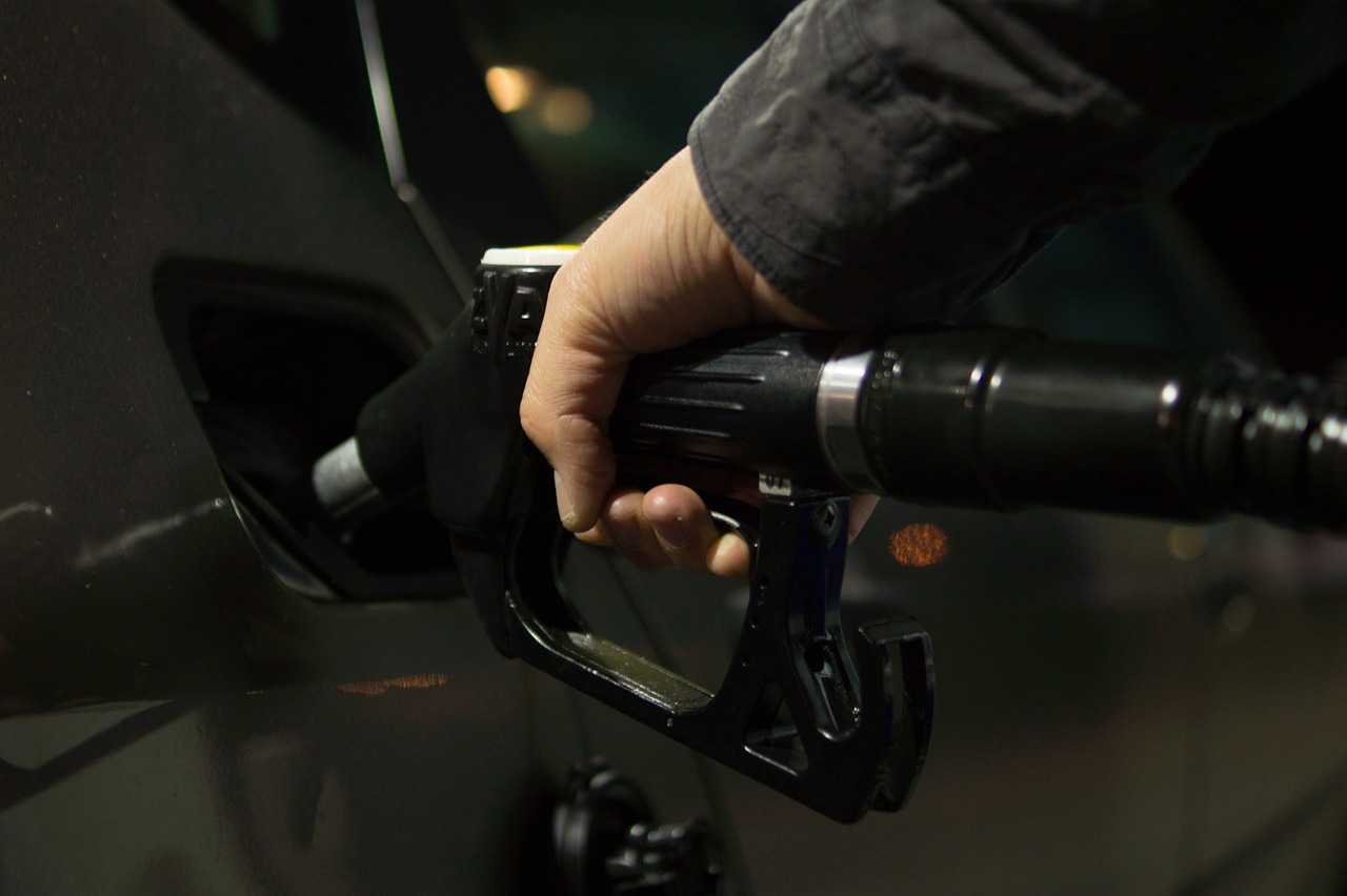 Primer reajuste 2023: todos los combustibles bajan de precio por sexta semana consecutiva