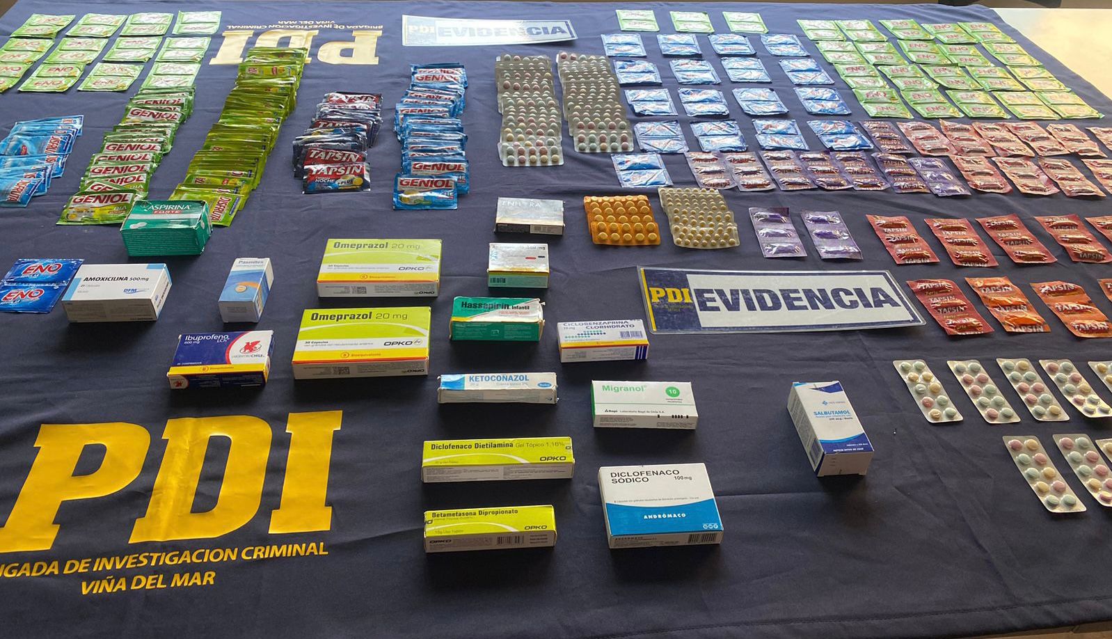 PDI Viña del Mar incauta libros falsificados y medicamentos en la vía pública