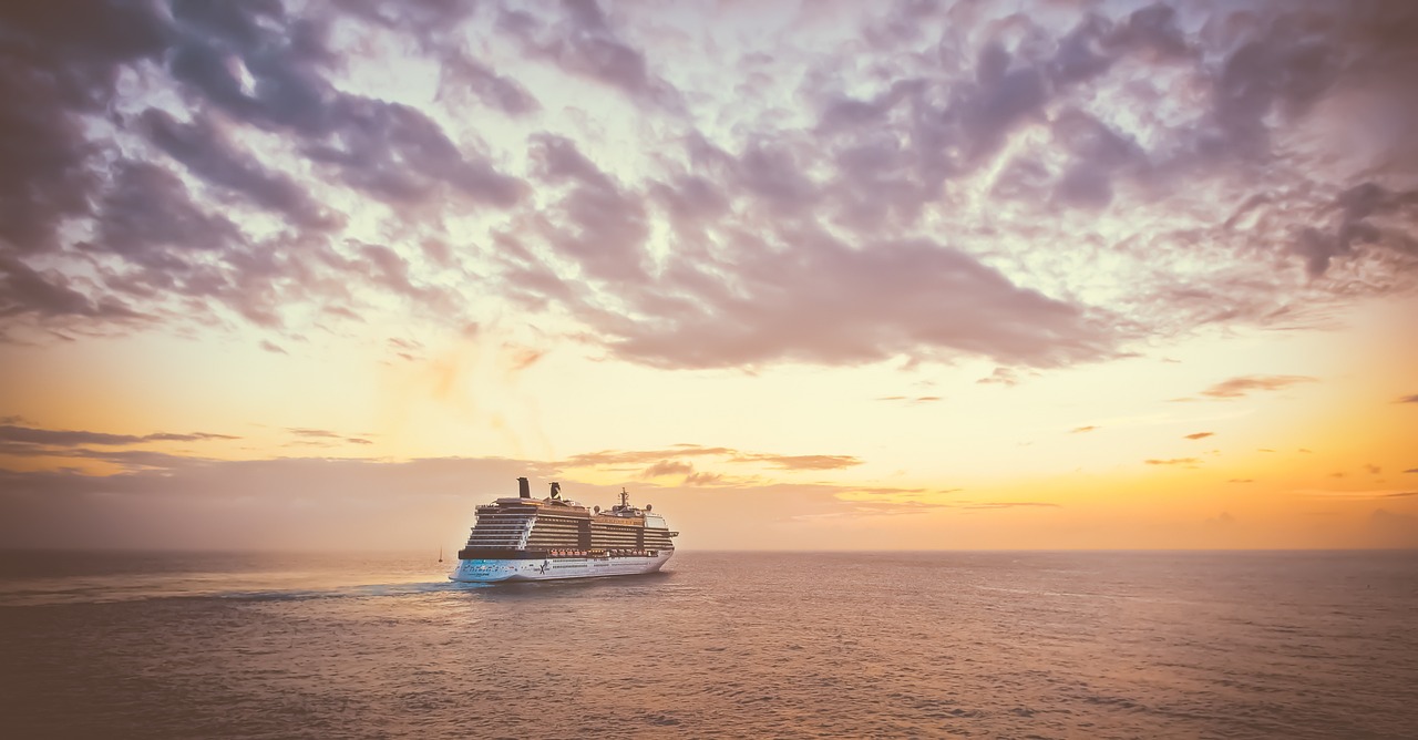 Crucero Scenic Eclipse recaló en el puerto de Valparaíso