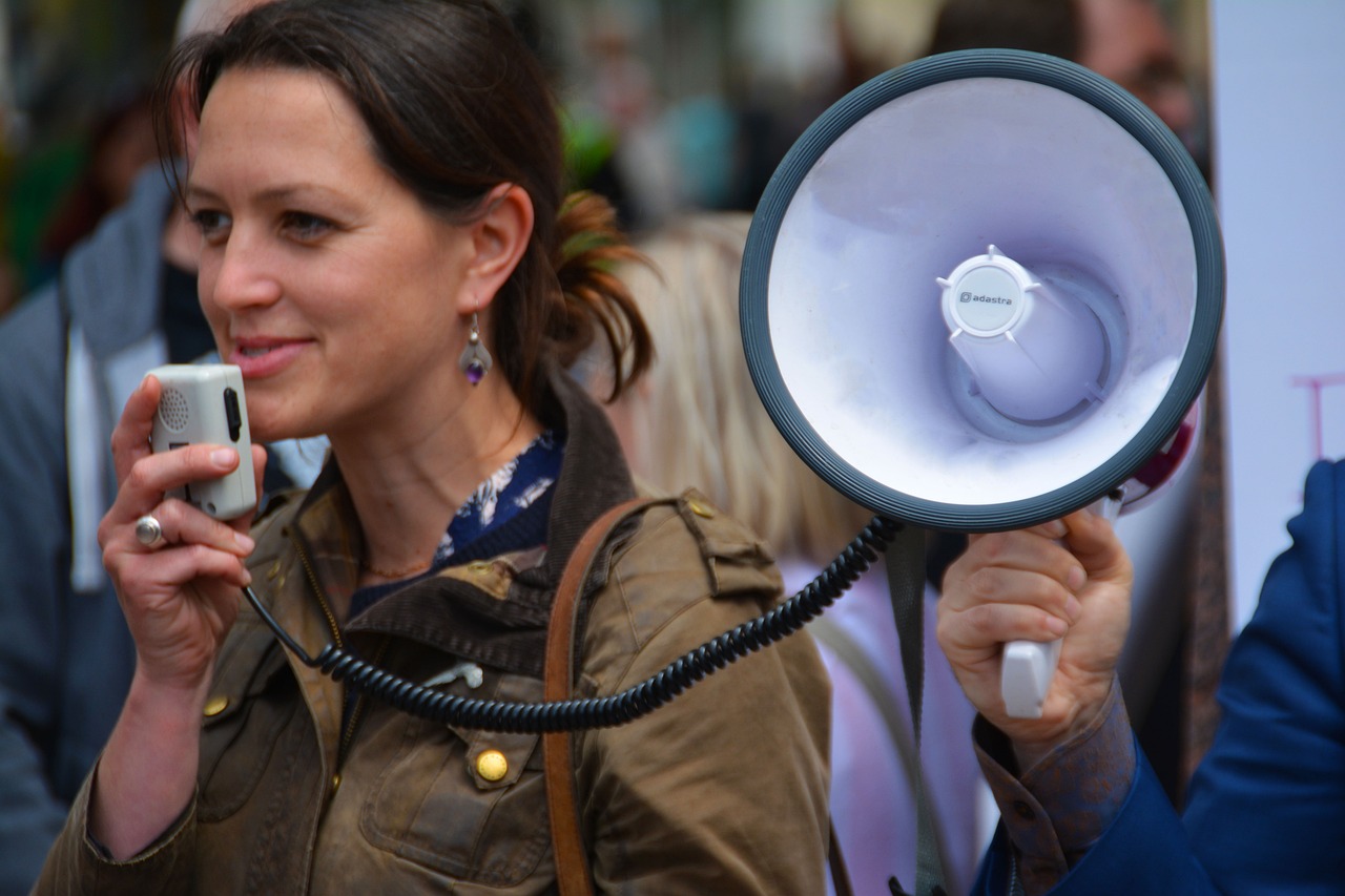 Médicos alertan que disfonías persistentes pueden ser signo de malestares más graves