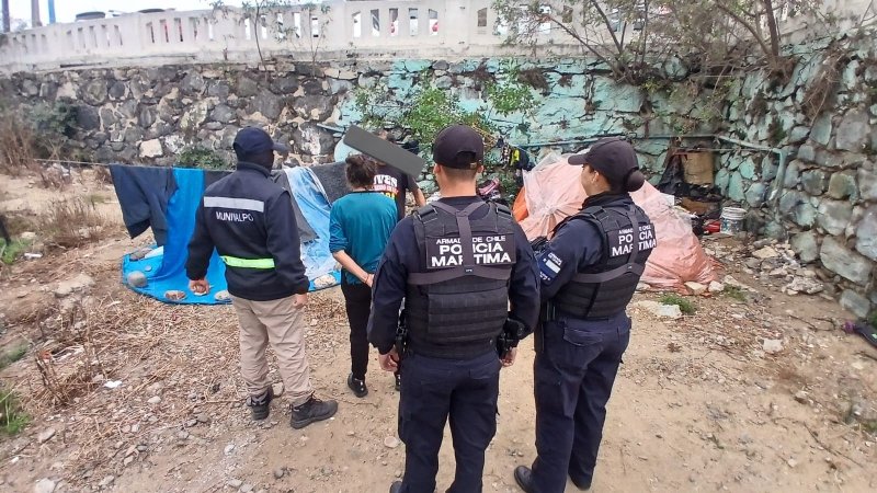 Policía Marítima y Municipalidad de Valparaíso recuperan espacios públicos en el borde costero