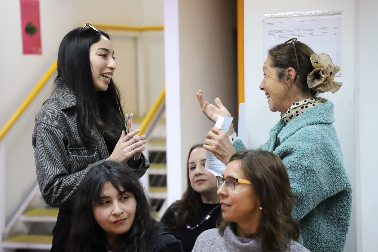 Lectura intergeneracional: estudiantes y personas mayores se unen para leer en Valparaíso